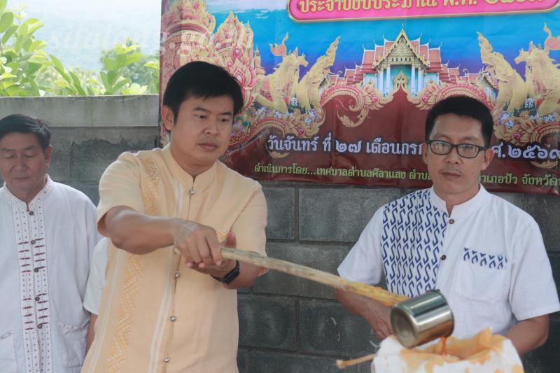 เทศบาลตำบลศิลาแลง ดำเนินการจัดกิจกรรมหล่อเทียนพรรษาตามประเพณีดั้งเดิมในรูปแบบล้านนา เนื่องในเทศกาลวันเข้าพรรษา ประจำปี 2569